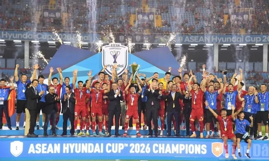 Truyền th&ocirc;ng khu vực dậy s&oacute;ng với th&agrave;nh t&iacute;ch của b&oacute;ng đ&aacute; Việt Nam tại ASEAN Cup