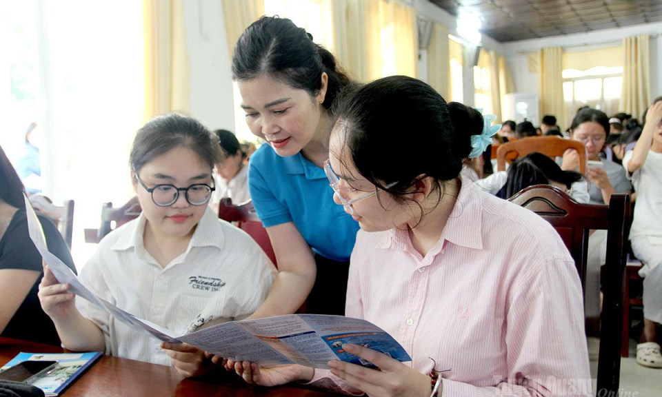 Đưa ch&iacute;nh s&aacute;ch BHYT đến gần với học sinh, sinh vi&ecirc;n