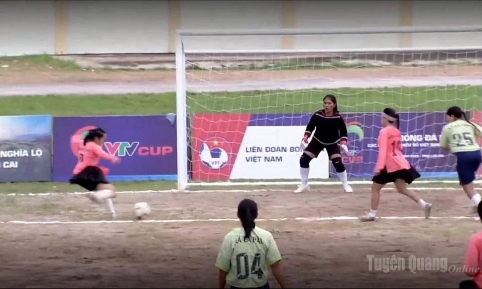 L&acirc;m B&igrave;nh (Tuy&ecirc;n Quang) hi&ecirc;n ngang v&agrave;o B&aacute;n kết VTV Cup sau chiến thắng thuyết phục 4-1