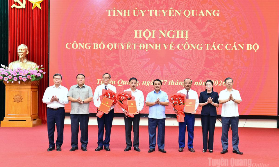 Chuyển chủ trương của Trung ương th&agrave;nh chương tr&igrave;nh h&agrave;nh động, việc l&agrave;m cụ thể