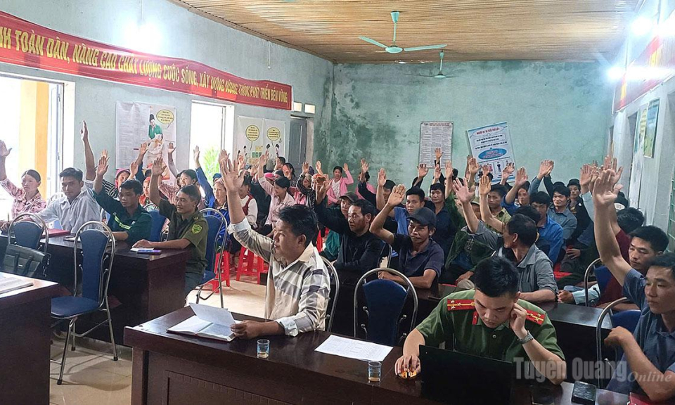 &ldquo;Gen Z&rdquo; đi đầu nơi th&ocirc;n bản