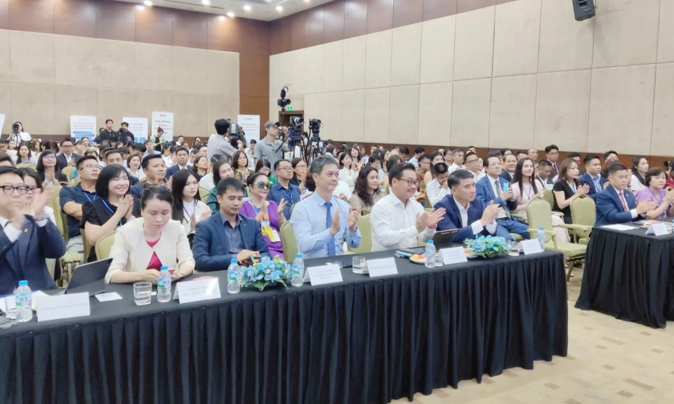 Khai mạc Diễn đ&agrave;n Kinh tế Thủ đ&ocirc; lần thứ II: Kết nối doanh nghiệp nhỏ v&agrave; vừa với d&ograve;ng vốn, thị trường v&agrave; chuỗi gi&aacute; trị