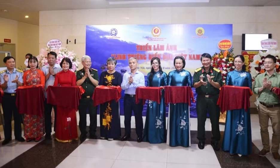 Hơn 50 t&aacute;c phẩm ảnh kể chuyện biển đảo Việt Nam