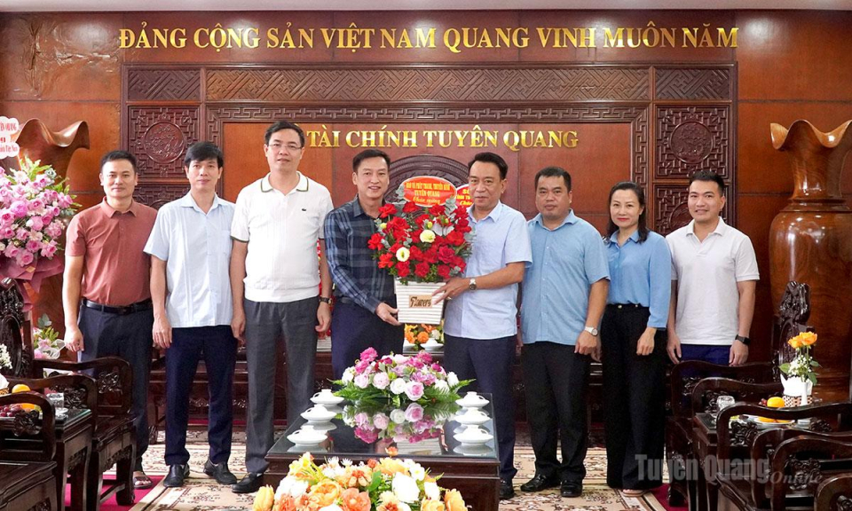 B&aacute;o v&agrave; ph&aacute;t thanh, truyền h&igrave;nh Tuy&ecirc;n Quang ch&uacute;c mừng ng&agrave;y truyền thống c&aacute;c đơn vị