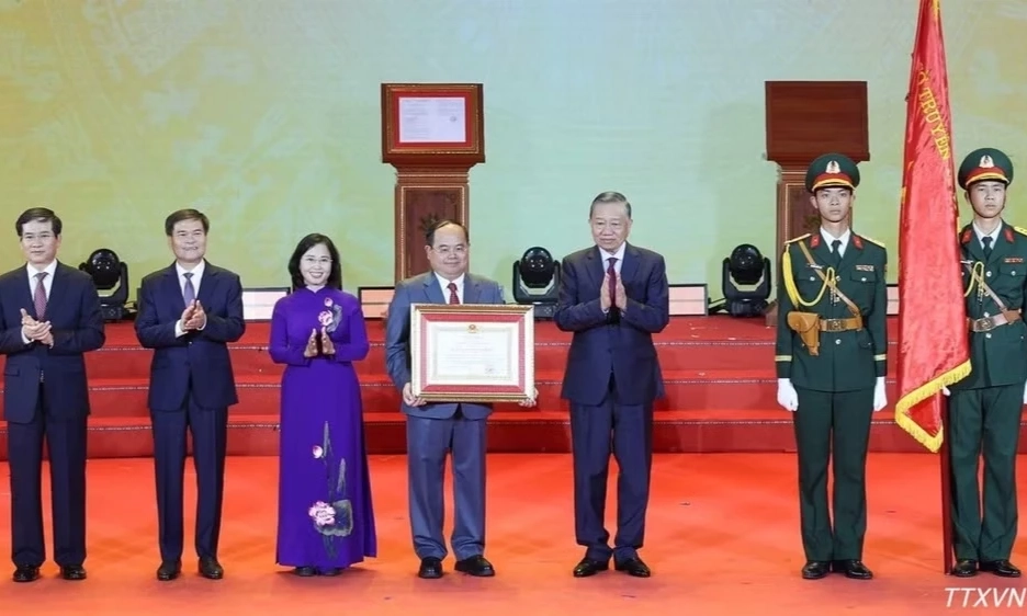 Tổng B&iacute; thư, Chủ tịch nước T&ocirc; L&acirc;m dự Lễ c&ocirc;ng bố th&agrave;nh lập th&agrave;nh phố Quảng Ninh