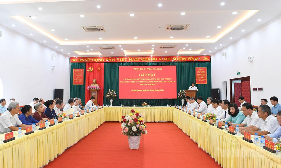 Ban Thường vụ Tỉnh ủy Tuy&ecirc;n Quang gặp mặt c&aacute;c đồng ch&iacute; nguy&ecirc;n l&atilde;nh đạo tỉnh nh&acirc;n dịp Quốc kh&aacute;nh 2-9