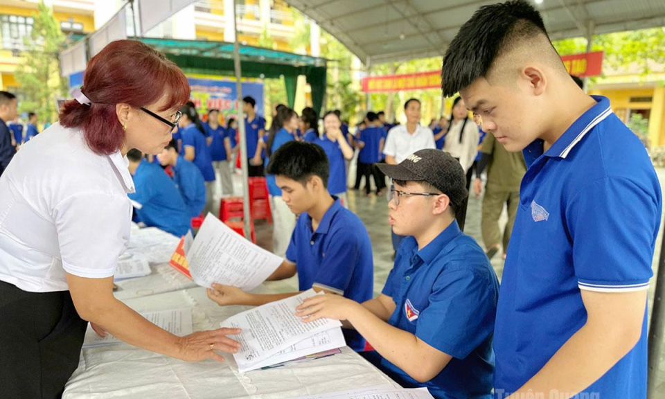 Hơn 1600 đo&agrave;n vi&ecirc;n, thanh ni&ecirc;n, người lao động tham gia Phi&ecirc;n giao dịch việc l&agrave;m phường Mỹ L&acirc;m năm 2026