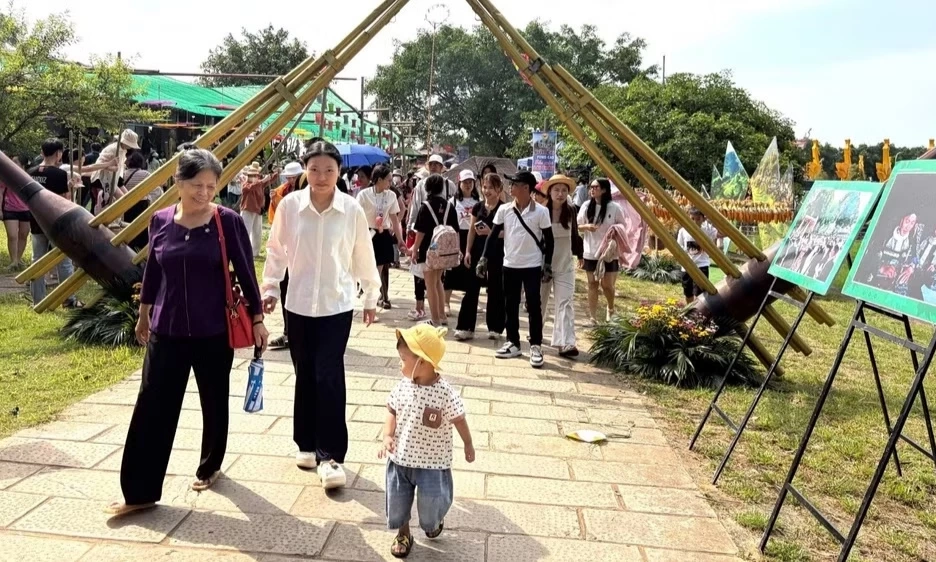 L&agrave;ng Văn h&oacute;a-Du lịch c&aacute;c d&acirc;n tộc Việt Nam miễn ph&iacute; v&eacute; v&agrave;o cửa ng&agrave;y 2/9