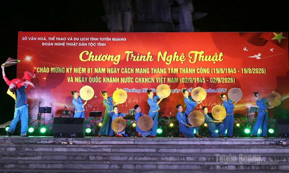 Chương tr&igrave;nh nghệ thuật ch&agrave;o mừng Quốc kh&aacute;nh 2-9