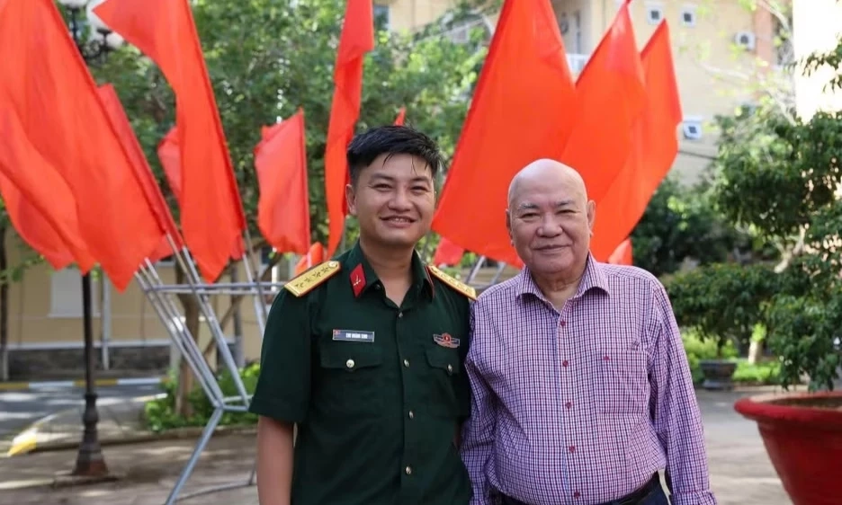 C&acirc;y b&uacute;t trẻ qu&acirc;n đội Chu Ho&agrave;ng Sinh v&agrave; những trang viết từ m&acirc;m ph&aacute;o