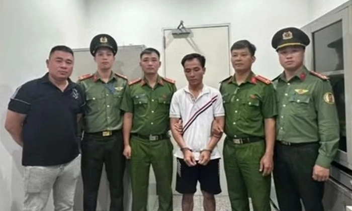 Bắt đối tượng truy n&atilde; về ma t&uacute;y tại s&acirc;n bay Nội B&agrave;i