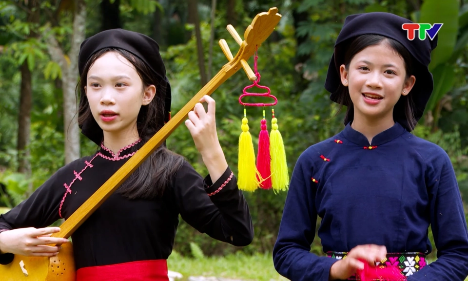 Ngọt ng&agrave;o lời Then
