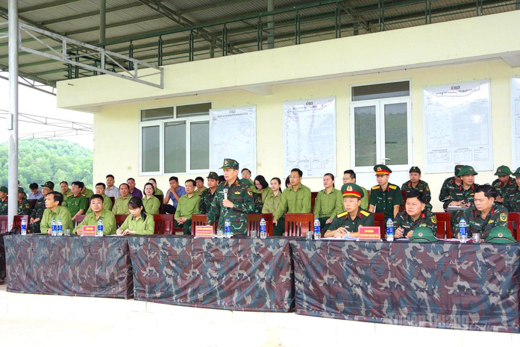Thiếu tướng Nguyễn Đình Cương, Chỉ huy trưởng Bộ CHQS tỉnh phát biểu chỉ đạo diễn tập.