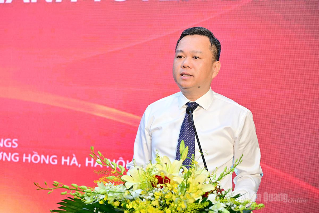 Phó Chủ tịch UBND tỉnh Đỗ Hùng Đức phát biểu tại buổi họp báo.