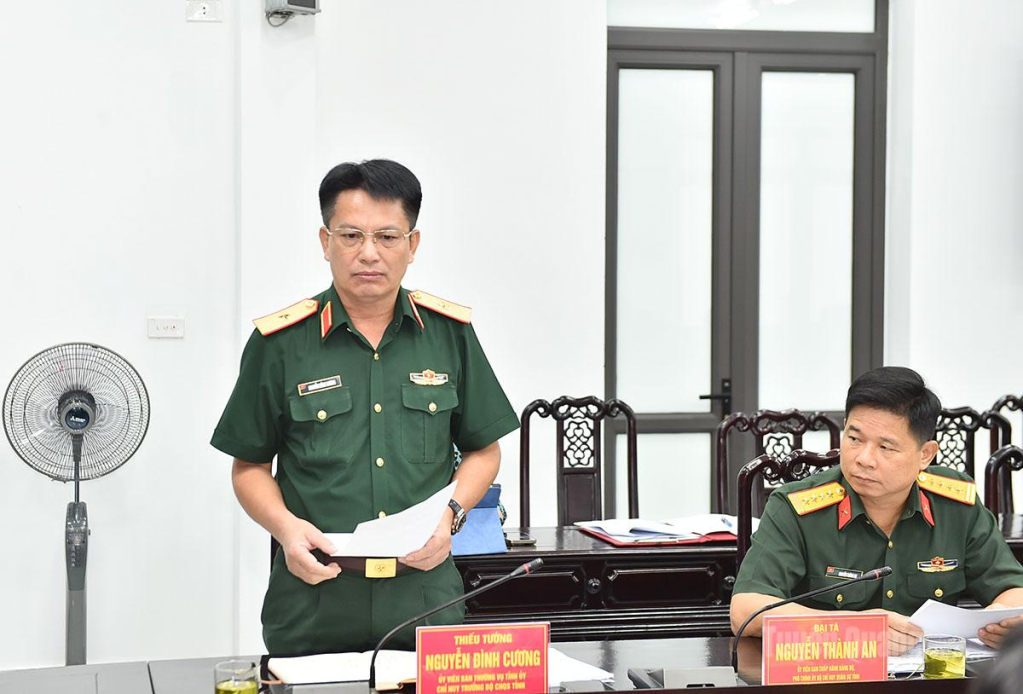 Thiếu tướng Nguyễn Đình Cương, Chỉ huy trưởng Bộ CHQS tỉnh phát biểu ý kiến tại hội nghị.