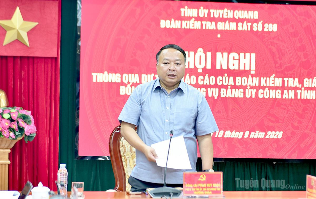 Đồng chí Phan Huy Ngọc, Phó Bí thư Tỉnh ủy, Chủ tịch UBND tỉnh, Trưởng đoàn kiểm tra, giám sát phát biểu kết luận tại buổi làm việc.