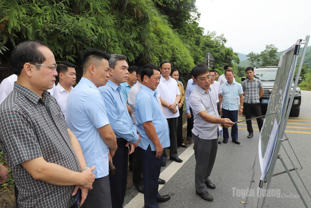 Bí thư Tỉnh ủy Hầu A Lềnh khảo sát Dự án đường kết nối cao tốc Tuyên Quang - Hà Giang với Nà Hang.