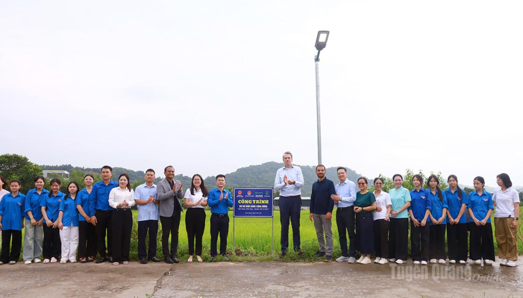 Chương trình thực hiện cắm biển công trình đèn chiếu sáng.