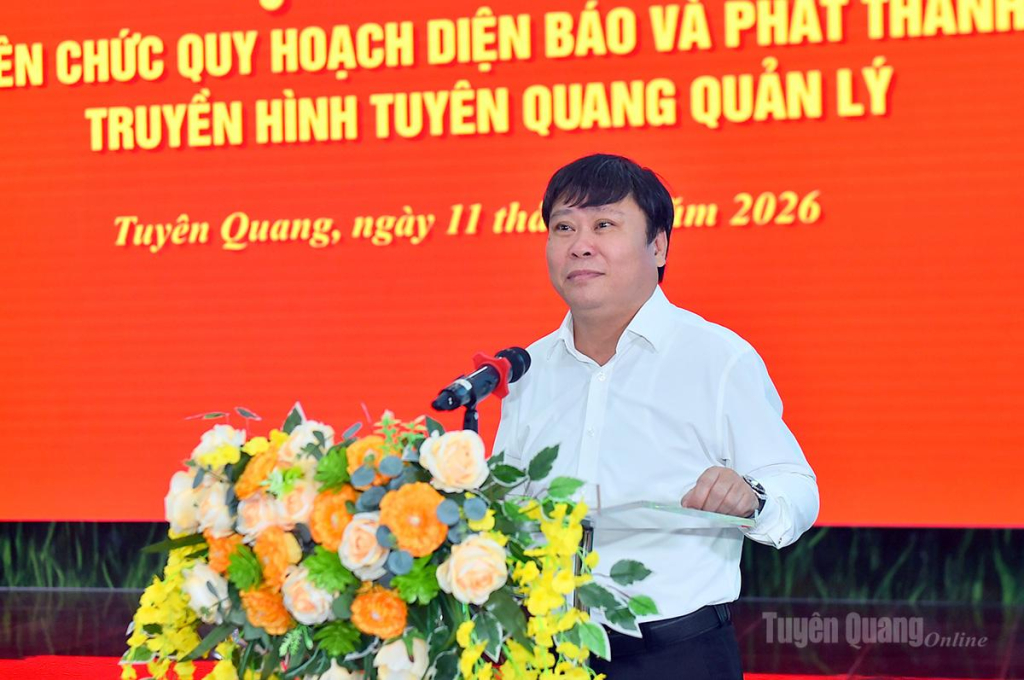 Đồng chí Bí thư Đảng ủy, Giám đốc Báo và phát thanh, truyền hình Tuyên Quang Mai Đức Thông phát biểu kết luận tại buổi gặp mặt.