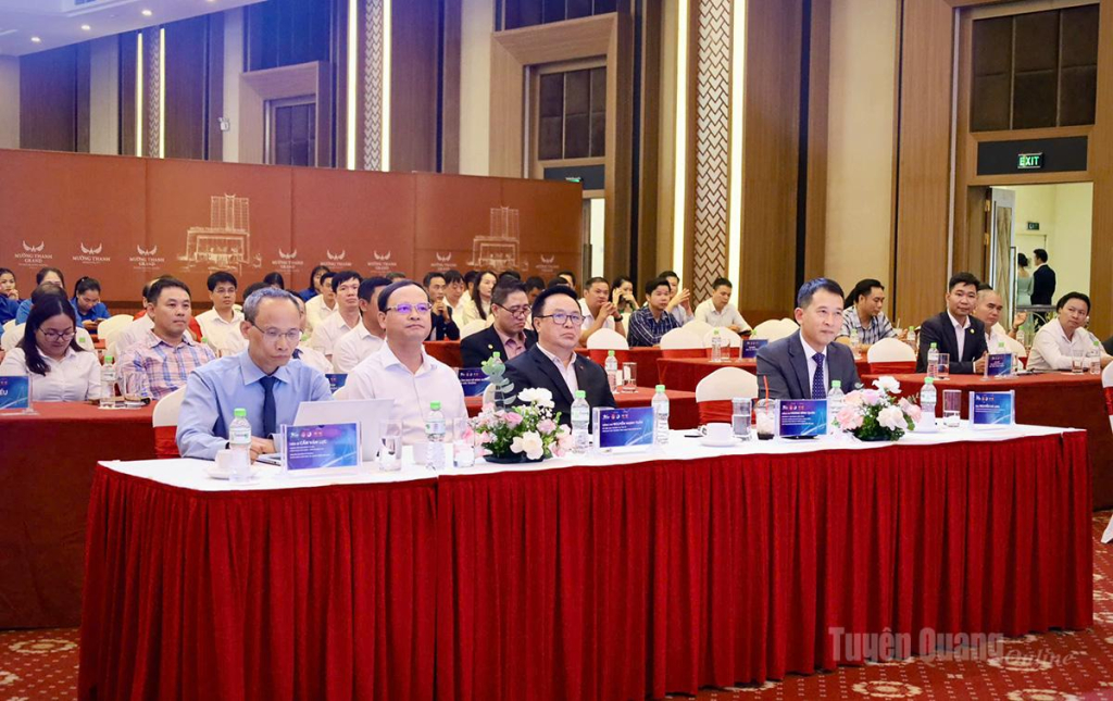 Các đại biểu tham dự Diễn đàn.