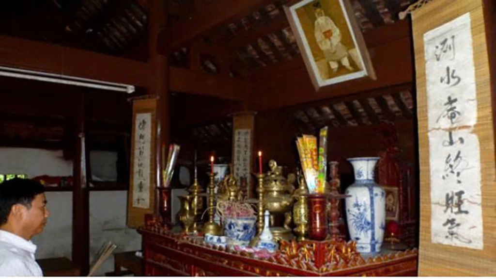 Bàn thờ cụ Đoàn Tử Quang ở quê nhà. 