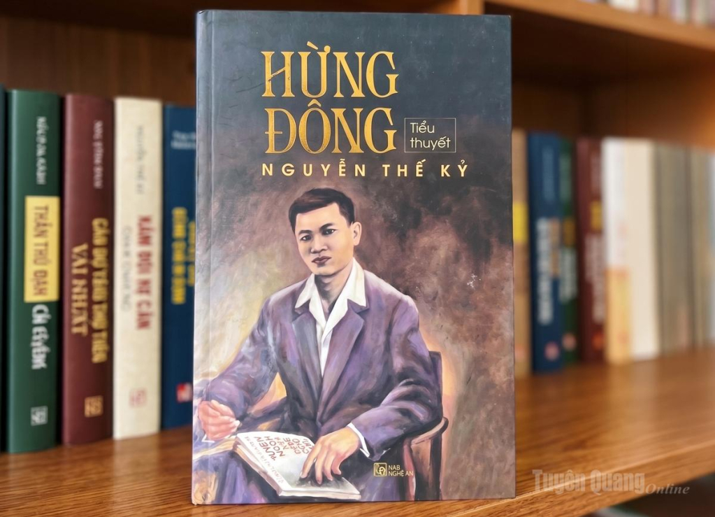 Tiểu thuyết “Hừng đông” của PGS.TS Nguyễn Thế Kỷ tái bản năm 2024.