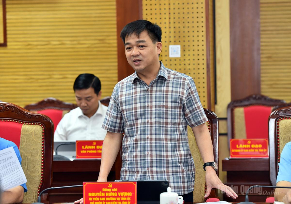 Đồng chí Chủ nhiệm Ủy ban Kiểm tra Tỉnh ủy Nguyễn Hưng Vượng phát biểu ý kiến.