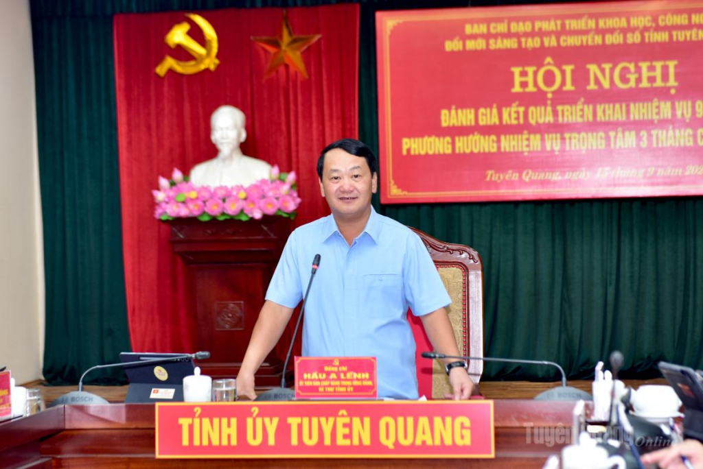 Bí thư Bí thư Tỉnh ủy, Trưởng Ban Chỉ đạo tỉnh Hầu A Lềnh phát biểu kết luận hội nghị.