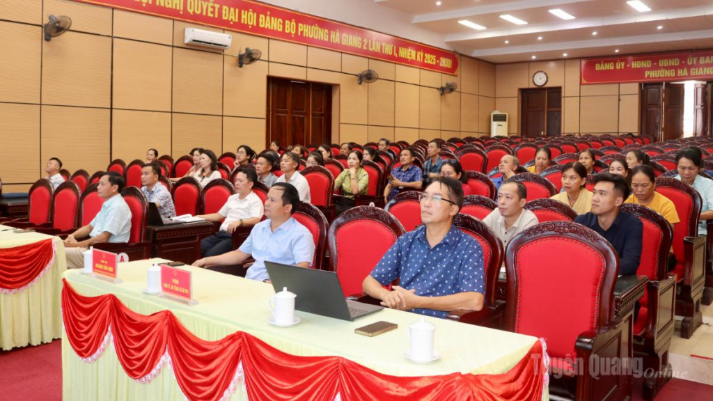 Các học viên tham dự lớp tập huấn tại phường Hà Giang 2.
