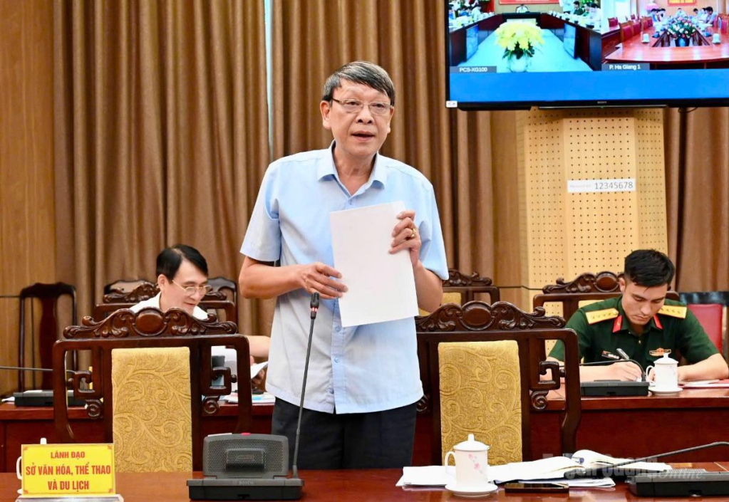 Lãnh đạo Sở Văn hoá, Thể thao và Du lịch phát biểu tại cuộc họp.
