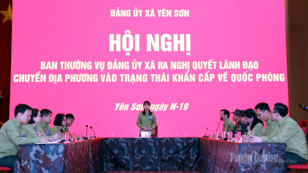 Ban Thường vụ Đảng ủy xã Yên Sơn ra Quyết định lãnh đạo chuyển địa phương vào trạng thái khẩn cấp về quốc phòng tại buổi diễn tập.