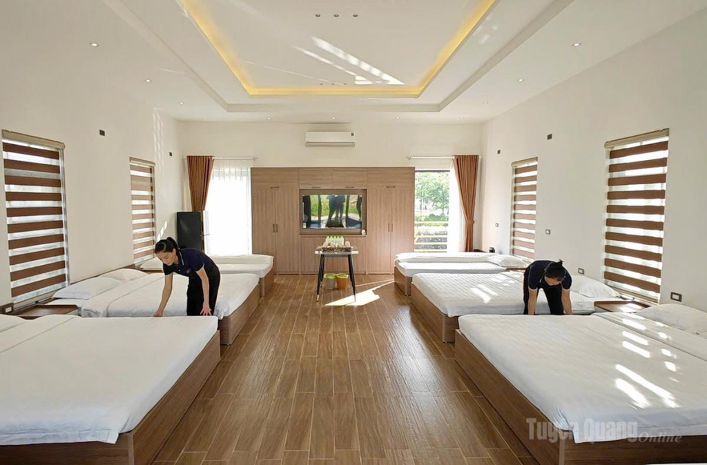 Khu phòng nghỉ của Bách Thảo Ngân với hệ thống giường nghỉ đáp ứng nhu cầu lưu trú của các nhóm khách đông, gia đình.
