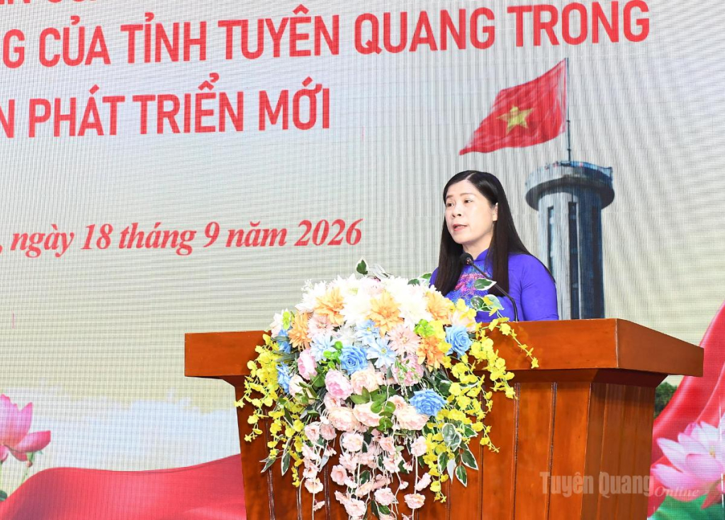 Đồng chí Phó Chủ tịch HĐND tỉnh Lê Thị Thanh Trà phát biểu tại hội thảo.