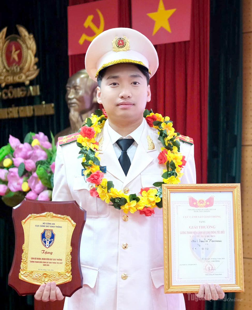 Thượng úy Kiều Vương Đông đoạt Giải thưởng Gương Thanh niên Cảnh sát giao thông tiêu biểu năm 2026 do Cục Cảnh sát giao thông, Bộ Công an trao tặng.