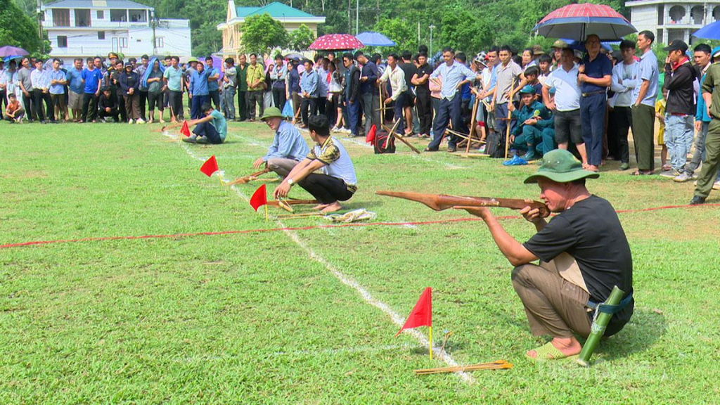 Bắn nỏ - một trong những môn thi đấu tại Đại hội.