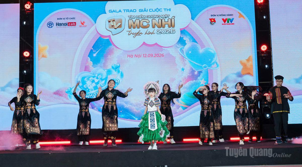 Nguyễn Ngọc Gia Hân tham gia phần thi năng khiểu tại Cuộc thi tìm kiếm Gương mặt MC nhí truyền hình năm 2026.