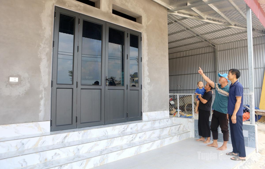 Căn nhà mới khang trang của anh Giàng A Hanh, thôn Cây Thị tại Khu tái định cư xã Nhữ khê.