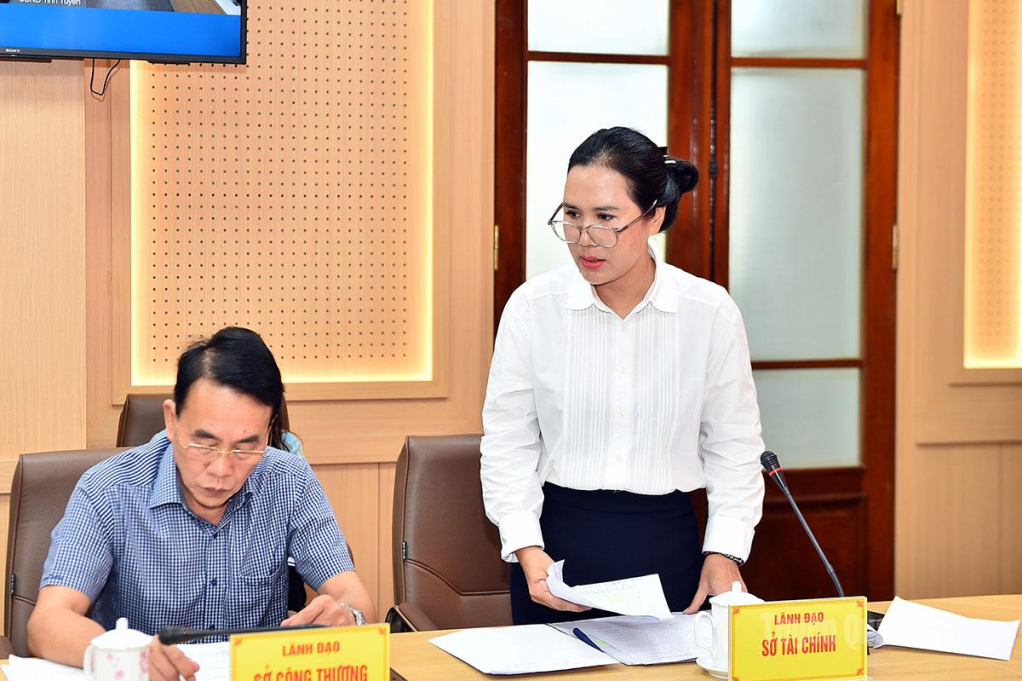 Giám đốc Sở Tài chính Phạm Kiều Vân phát biểu tại buổi tiếp công dân.