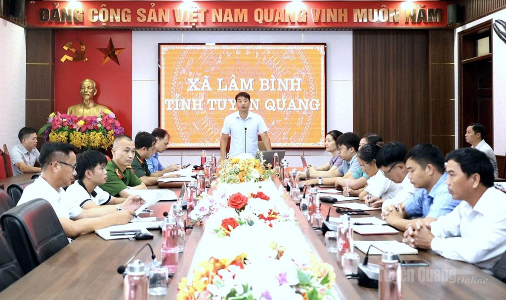 Quang cảnh tiếp công dân tại điểm cầu xã Lâm Bình.