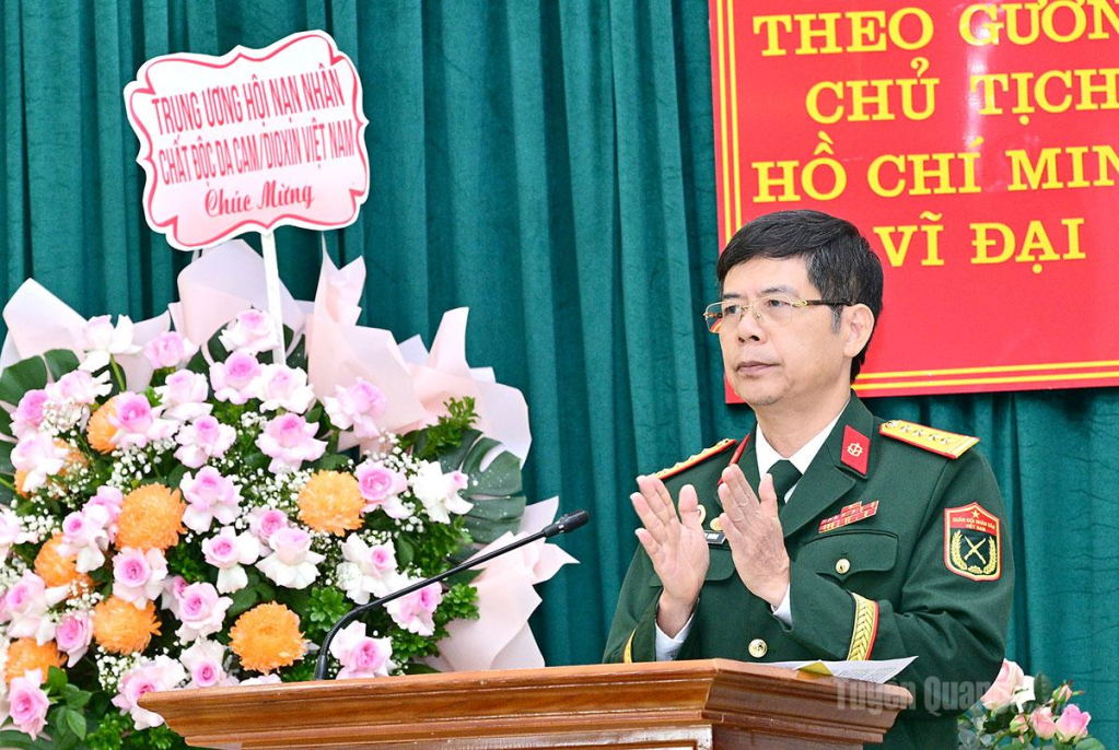 Lãnh đạo Trung ương Hội Nạn nhân chất độc da cam/dioxin Việt Nam phát biểu, chúc mừng Đại hội.
