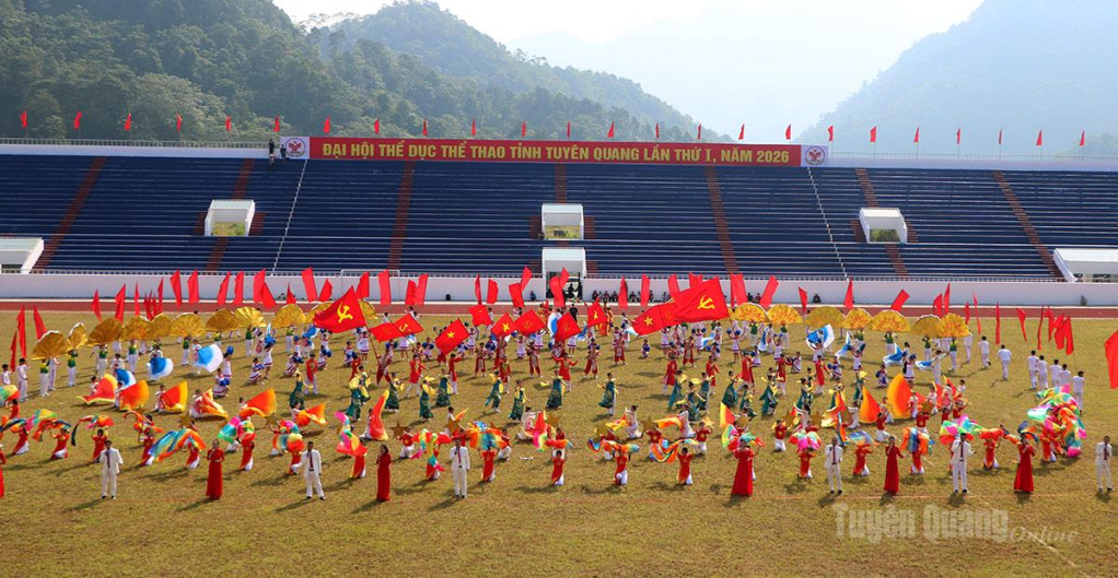 Tiết mục đồng diễn nghệ thuật trong buổi tổng duyệt.