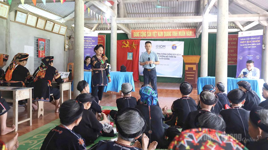 Cán bộ Trung tâm Kiểm soát Bệnh tật tỉnh phối hợp với các tổ chức Quốc tế triển khai các hoạt động phòng, chống dịch bệnh tại các xã biên giới.