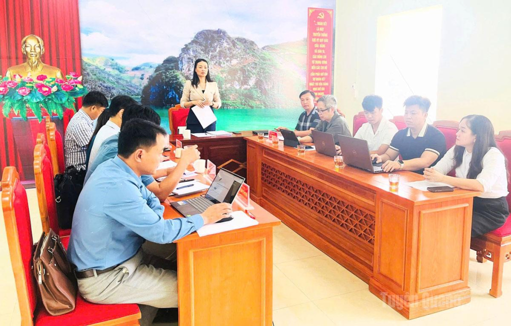 Đoàn công tác Sở Văn hoá, Thể thao và Du lịch làm việc với xã Khâu Vai.