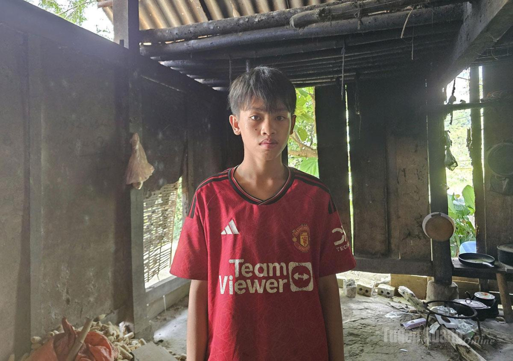 Em Bàn Đức Nam sống trong ngôi nhà chị Hoàng Thị Tỉnh, thím ruột của em tại thôn Nà Bó, xã Kiên Đài, tỉnh Tuyên Quang.