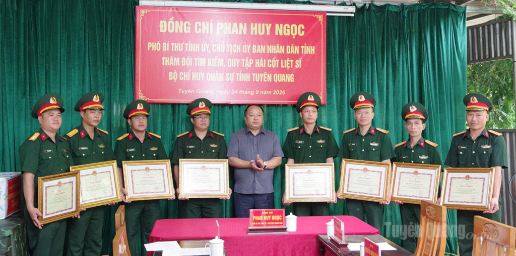 Các cá nhân có thành tích xuất sắc, đột xuất trong công tác tìm kiếm, quy tập hài cốt liệt sĩ trên địa bàn tỉnh Tuyên Quang năm 2026 được nhận Bằng khen của Chủ tịch UBND tỉnh.