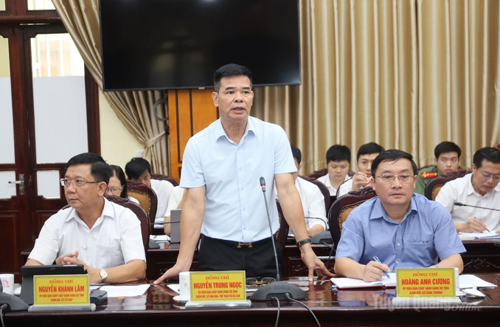Lãnh đạo Sở Văn hóa, Thể thao và Du lịch phát biểu tại buổi gặp mặt.