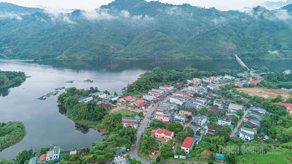 Toàn cảnh trung tâm xã Hồng Thái.