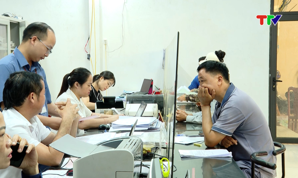 C&aacute;n bộ thời 2 cấp - Việc kh&oacute; đo năng lực