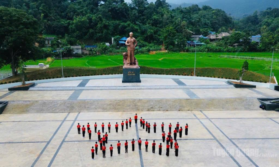 Tuy&ecirc;n Quang: Tr&ecirc;n 10.000 đo&agrave;n vi&ecirc;n thanh ni&ecirc;n tham gia Lễ ch&agrave;o cờ đặc biệt