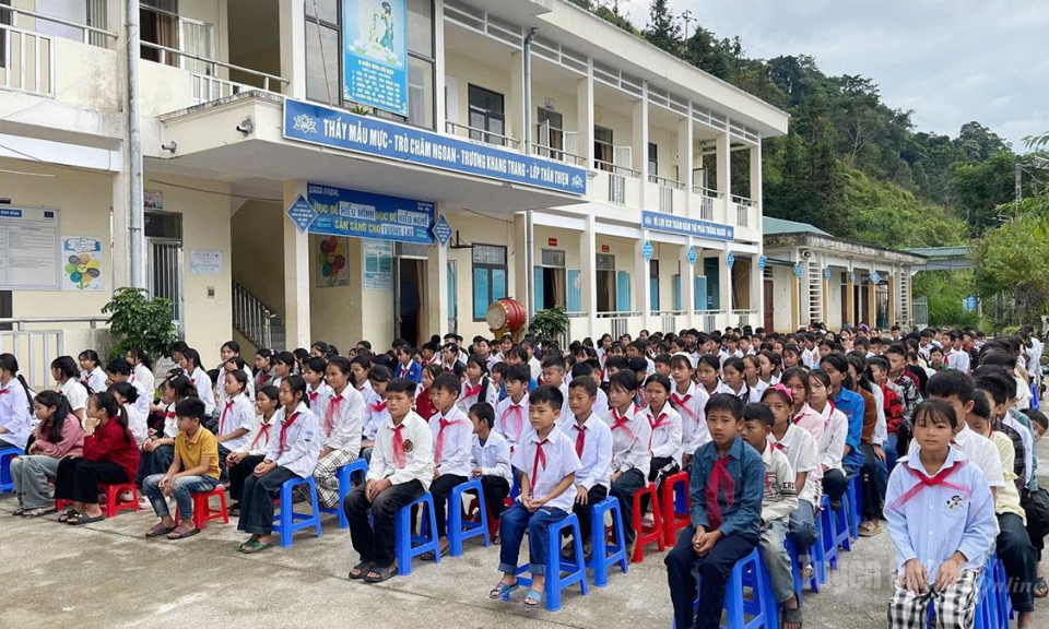 Duy tr&igrave; sĩ số học sinh ngay đầu năm học mới